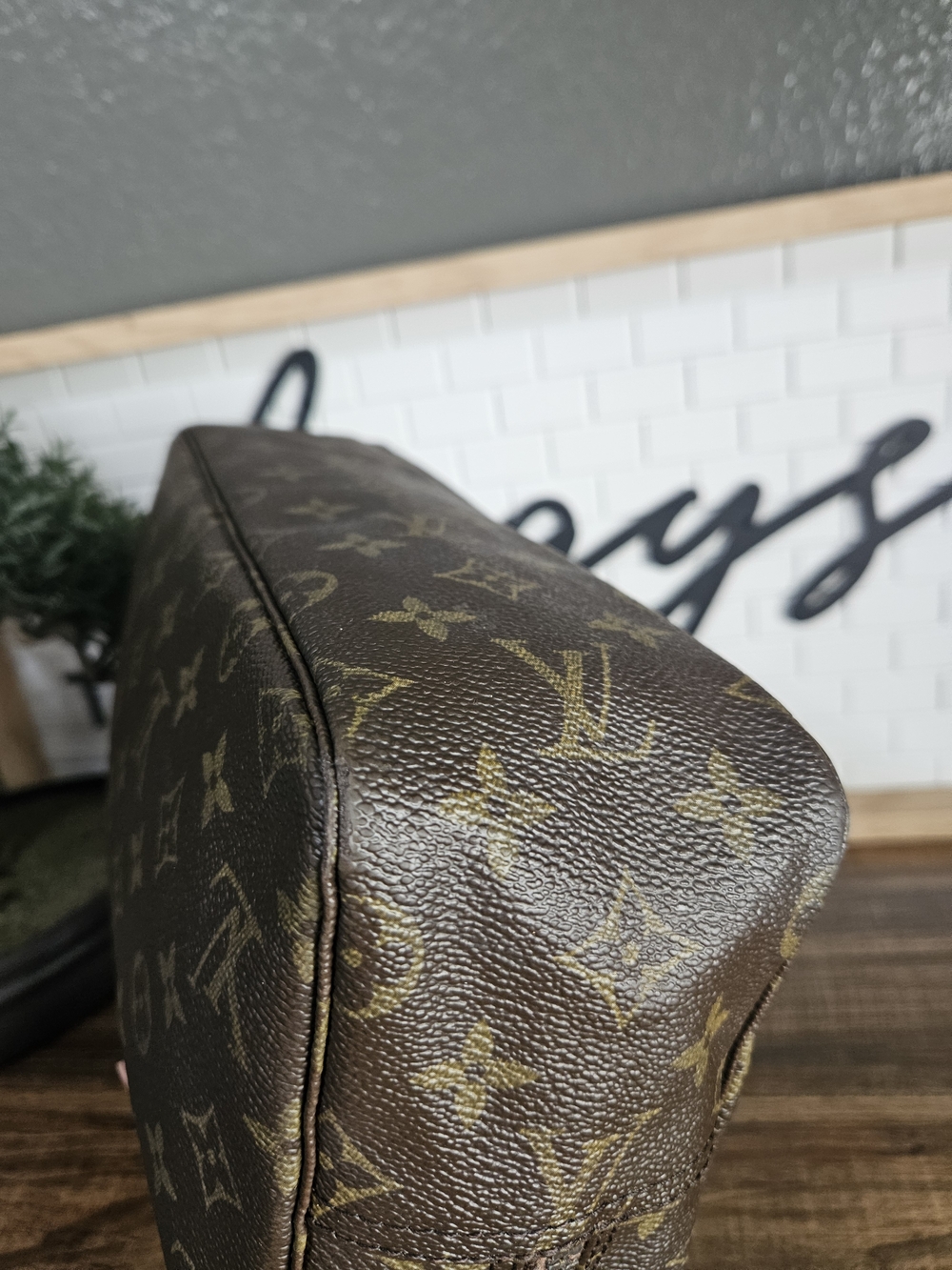 Authentic Louis Vuitton Vintage Trousse 28" Canvas Monogram Cosmetic Pouch - Picture 6 of 15